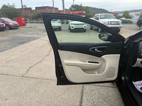 Used 2015 Chrysler 200 Limited FWD image 26