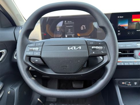 New 2025 Kia K4 LXS image 12