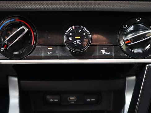 Used 2023 Kia Seltos LX AWD/4WD image 45