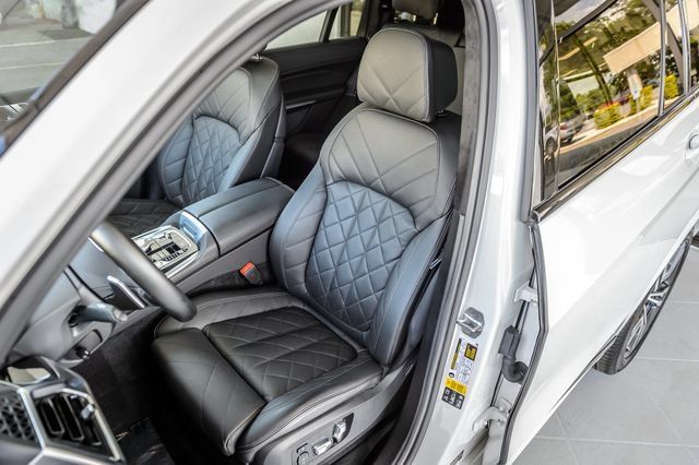 Used 2024 BMW X7 xDrive40i w/ Executive Package AWD/4WD image 41