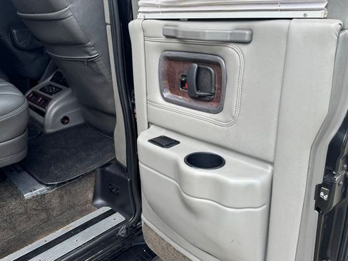Used 2014 Chevrolet Express 2500 Extended RWD image 26