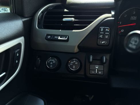 Used 2015 GMC Yukon Denali w/ Premium Package AWD/4WD image 22