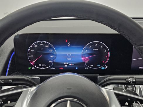 Certified 2025 Mercedes-Benz GLB 250 4MATIC image 33