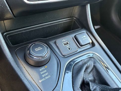 Used 2023 Jeep Cherokee Altitude Lux AWD/4WD image 21