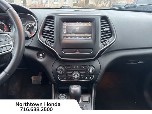 Used 2019 Jeep Cherokee Latitude Plus w/ Comfort/Convenience Group image 21