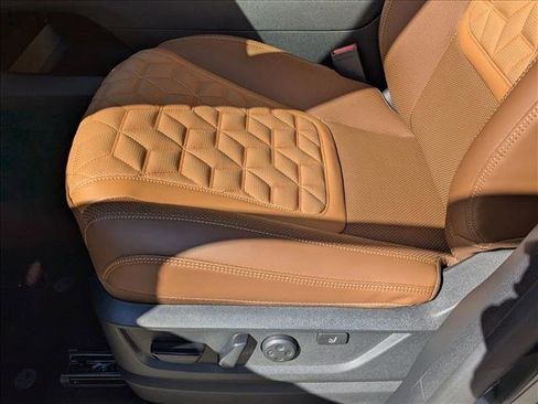 Used 2025 Nissan Armada Platinum Reserve w/ Convenience Package image 4