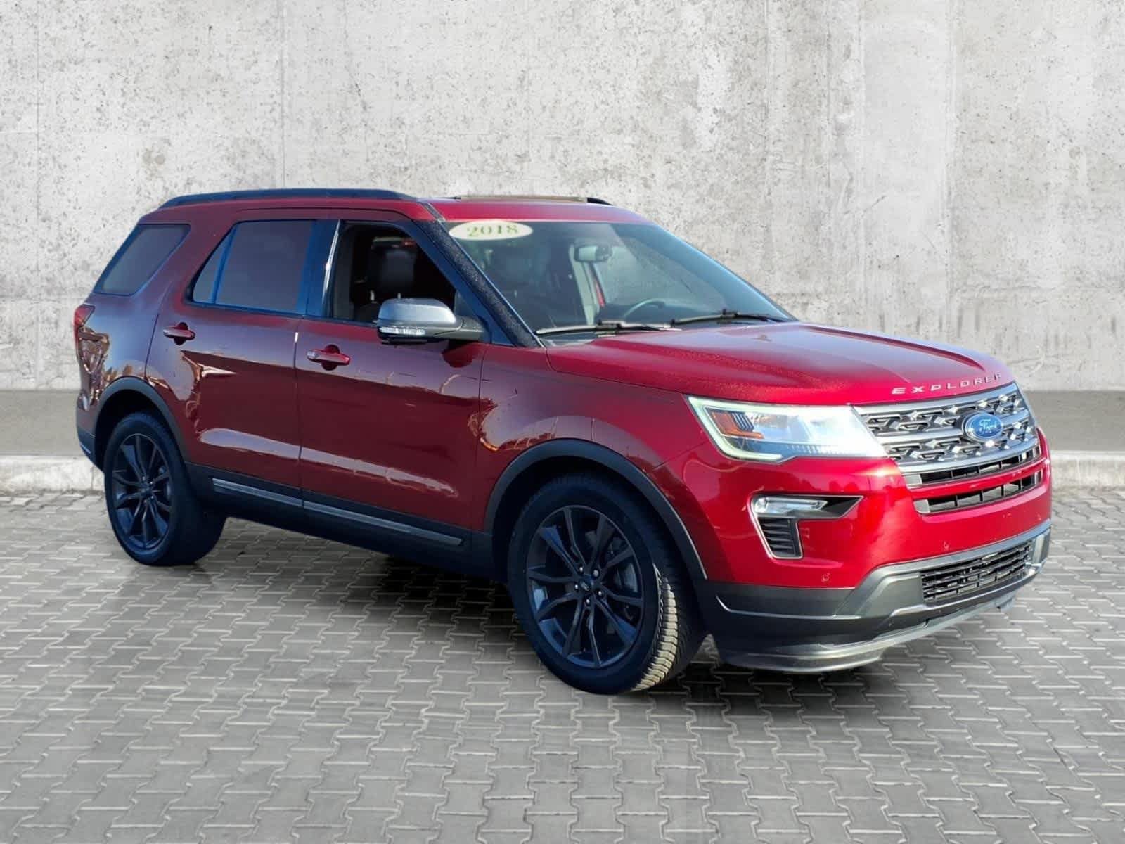 Used 2018 Ford Explorer XLT w/ Equipment Group 202A FWD image 2