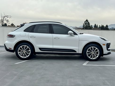 Used 2024 Porsche Macan image 9