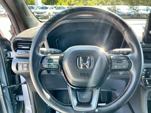 Used 2025 Honda Pilot TrailSport image 18
