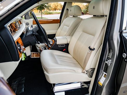 Used 2014 Rolls-Royce Phantom Sedan image 32