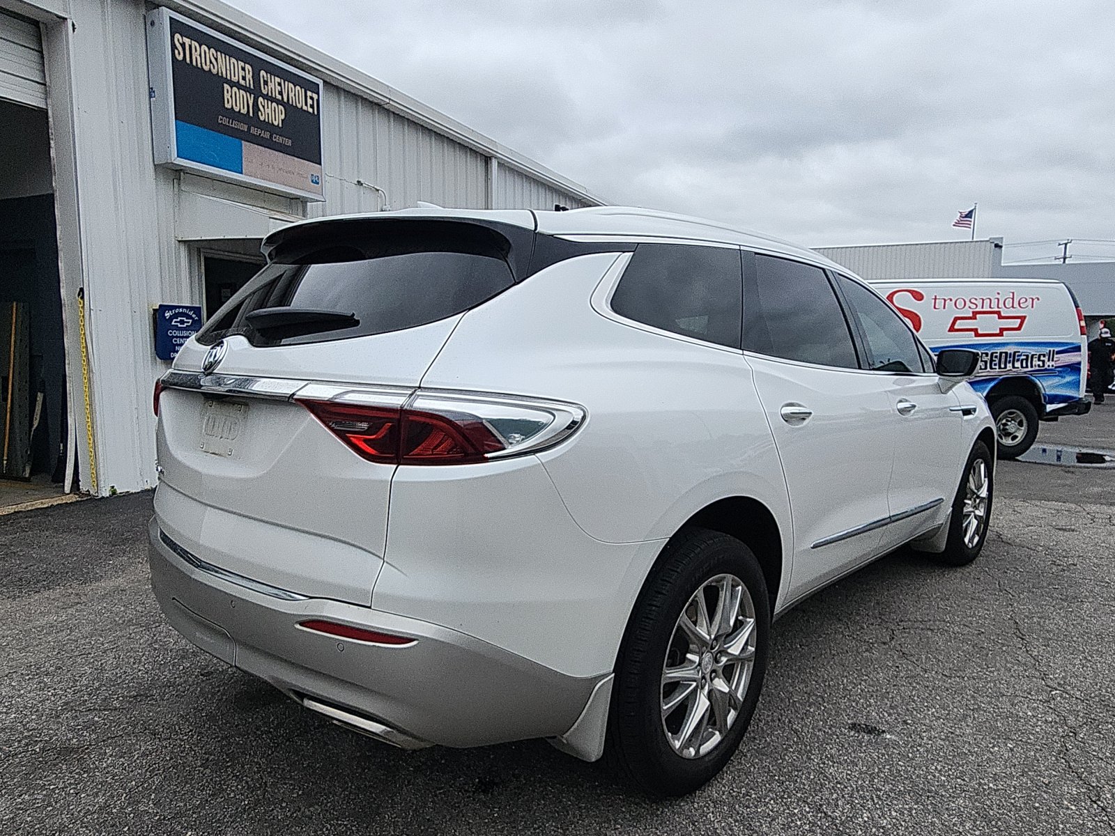 Used 2022 Buick Enclave Premium w/ Experience Buick Package AWD/4WD image 5
