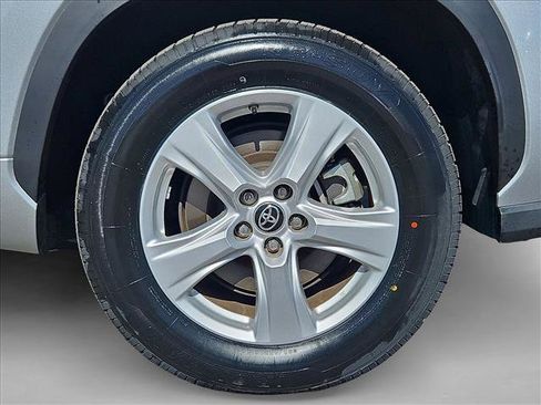 Used 2023 Toyota Highlander LE FWD image 30