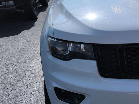 Used 2019 Jeep Grand Cherokee Laredo AWD/4WD image 10