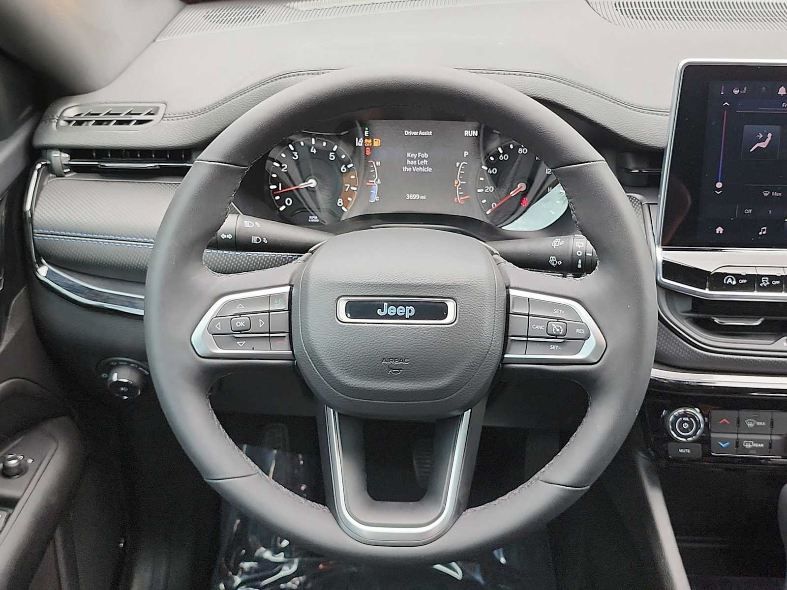 Used 2026 Jeep Compass Latitude AWD/4WD image 19