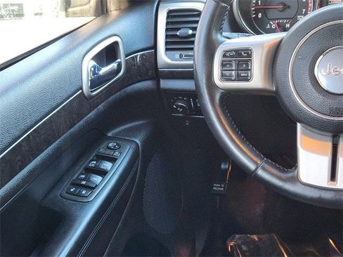 Used 2013 Jeep Grand Cherokee Laredo image 25