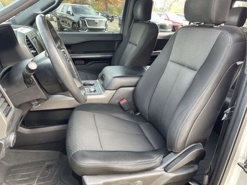 Used 2019 Ford Expedition XLT image 12