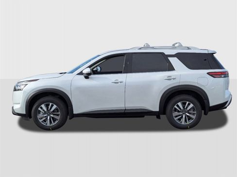 New 2025 Nissan Pathfinder SL image 2