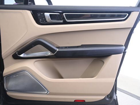 Certified 2023 Porsche Cayenne Turbo AWD/4WD image 20
