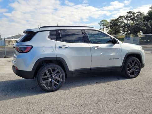Used 2026 Jeep Compass Latitude AWD/4WD image 7