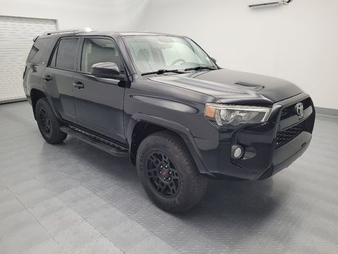 Used 2018 Toyota 4Runner SR5 AWD/4WD image 11