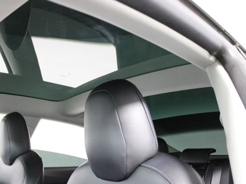 Used 2019 Tesla Model 3 Standard Range Plus image 9