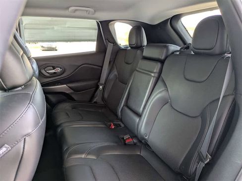 Used 2019 Jeep Cherokee Limited image 16