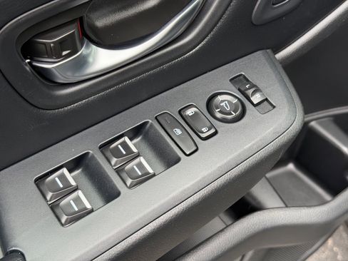 Used 2024 Honda Pilot Touring image 12