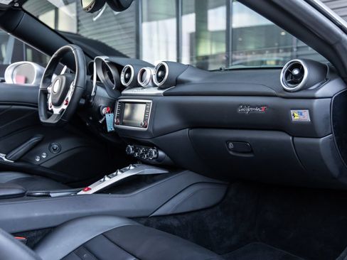 Used 2015 Ferrari California T RWD image 41