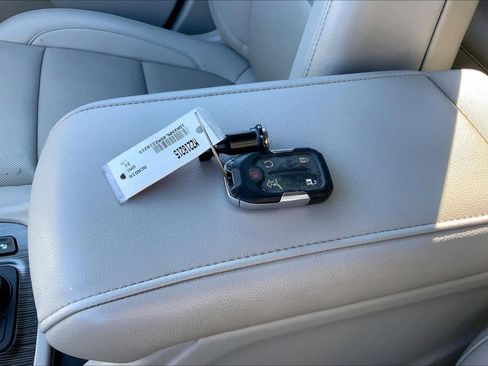 Used 2021 GMC Acadia SLT image 13