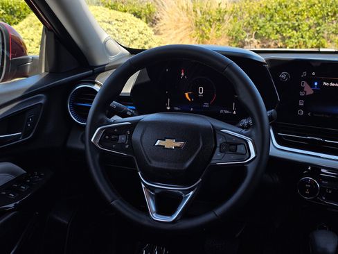 Used 2025 Chevrolet Trax LT w/ Driver Confidence Package FWD image 25