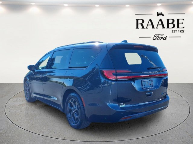 Used 2021 Chrysler Pacifica Limited w/ S Appearance Package FWD image 5