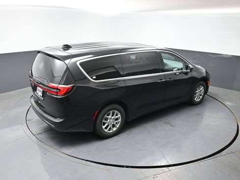 New 2027 Chrysler Pacifica Select FWD image 31