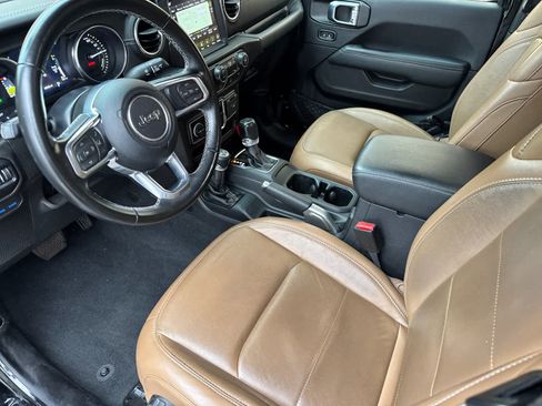Used 2022 Jeep Wrangler Unlimited Sahara AWD/4WD image 11