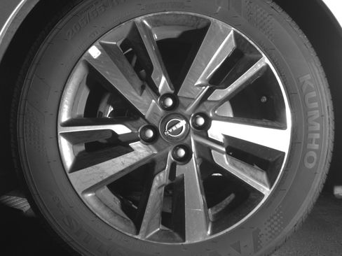 Used 2025 Nissan Versa SV FWD image 12