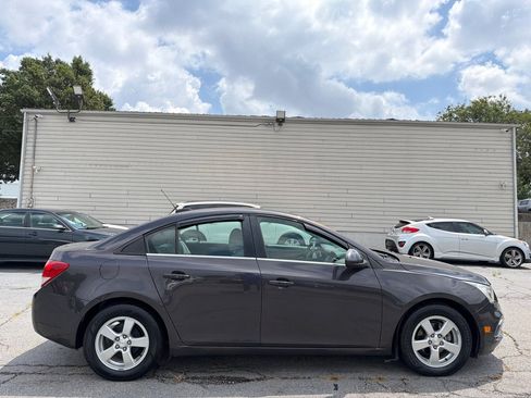 Used 2015 Chevrolet Cruze LT w/ Technology Package FWD image 5