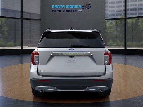 Used 2024 Ford Explorer XLT w/ Equipment Group 202A image 3