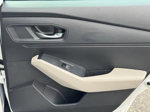 Used 2025 Honda Accord SE image 25
