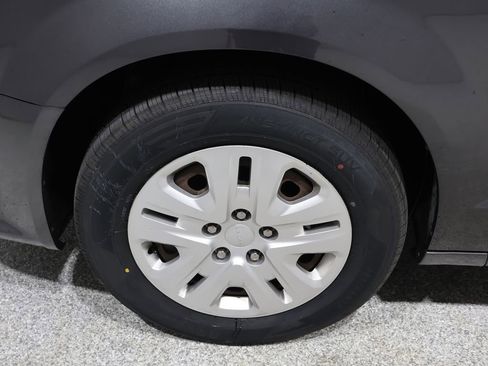 Used 2018 Dodge Grand Caravan SE w/ UConnect Hands-Free Group image 8