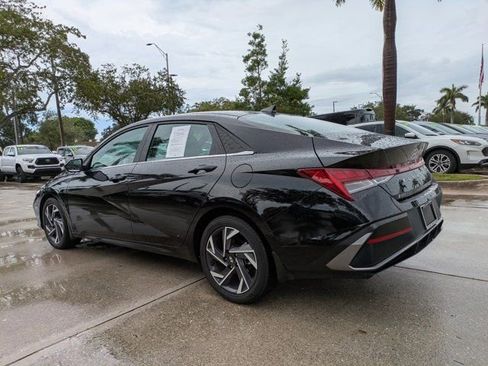 Used 2025 Hyundai Elantra SEL image 6