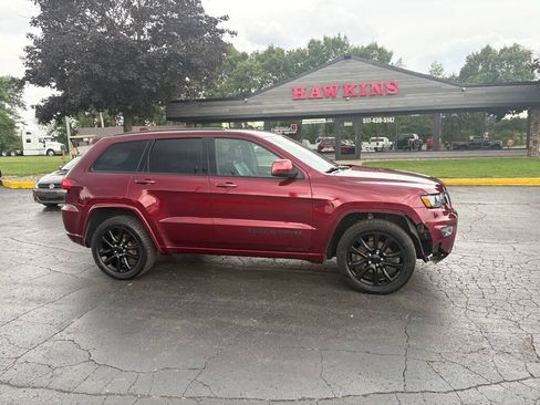Used 2018 Jeep Grand Cherokee Altitude AWD/4WD image 4