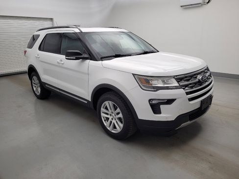 Used 2018 Ford Explorer XLT w/ Equipment Group 202A AWD/4WD image 11