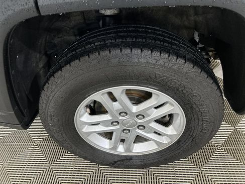 Used 2023 Jeep Grand Cherokee Laredo w/ Trailer Tow Prep Group (B) AWD/4WD image 10