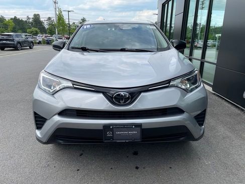 Used 2018 Toyota RAV4 LE AWD/4WD image 2