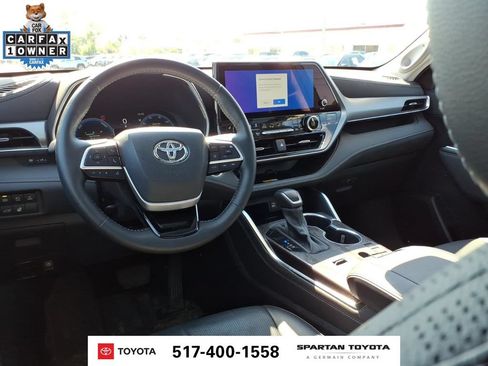 Used 2024 Toyota Highlander Platinum AWD/4WD image 13