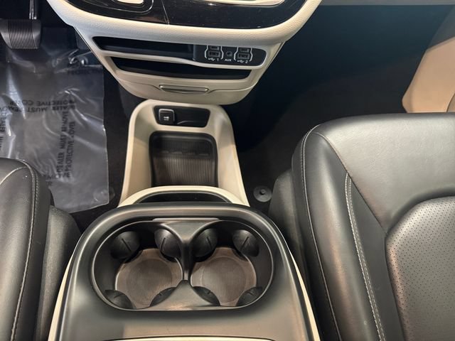 Used 2023 Chrysler Pacifica Touring-L FWD image 18