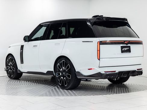 Used 2025 Land Rover Range Rover SE AWD/4WD image 2