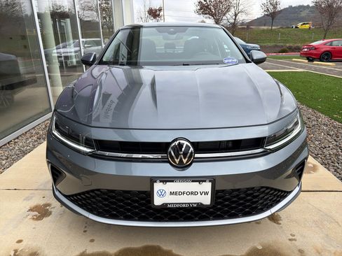 New 2026 Volkswagen Jetta SE image 3