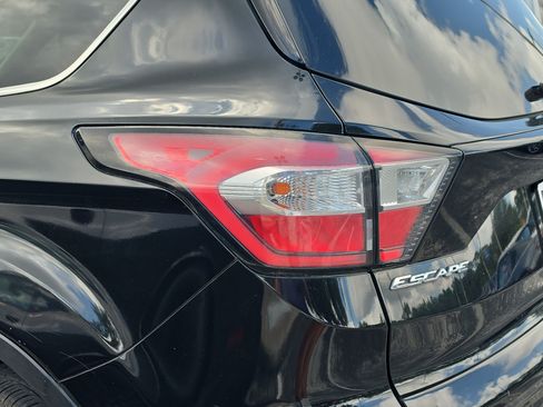 Used 2018 Ford Escape SE FWD image 10