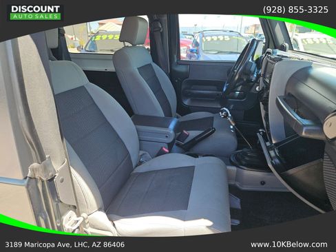 Used 2010 Jeep Wrangler Rubicon w/ PWR Convenience Group AWD/4WD image 9