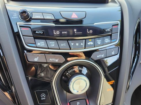 Used 2025 Acura RDX SH-AWD image 23